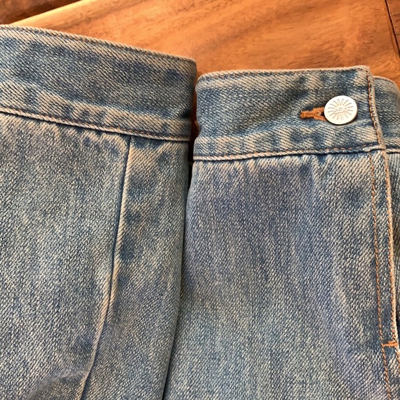 Beautiful UGG Vintage denim jacket with shearling collar. - Picture 6 of 7